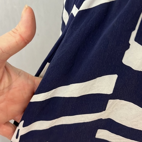 Trina Turk 100% silk indigo white geometric print button down maxi shirt dress - Picture 11 of 11